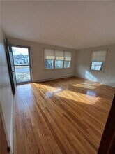 75 Hopeworth Ave in Bristol, RI - Building Photo - Building Photo