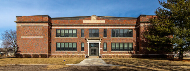 921 9th St in Ames, IA - Building Photo - Building Photo