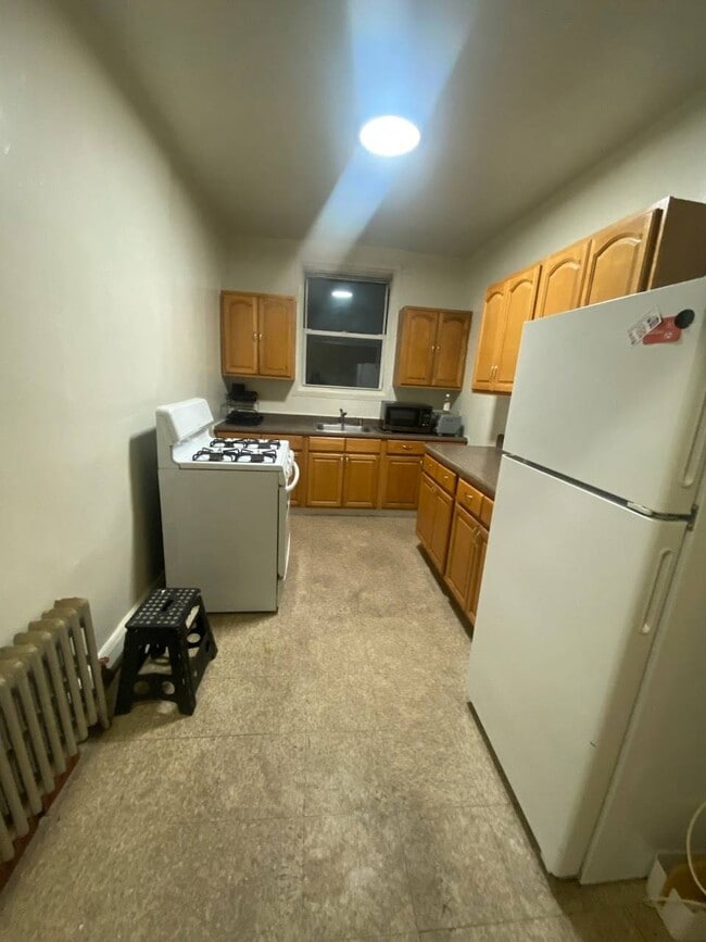 36-40-40 Crescent St in Queens, NY - Building Photo - Building Photo