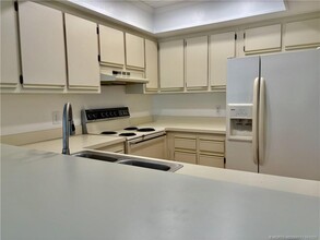 802 SE Central Pkwy in Stuart, FL - Building Photo - Building Photo
