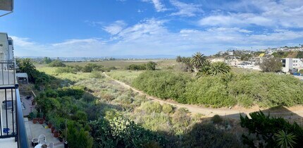 6657 Vista Del Mar, Unit B in Playa Del Rey, CA - Building Photo - Building Photo