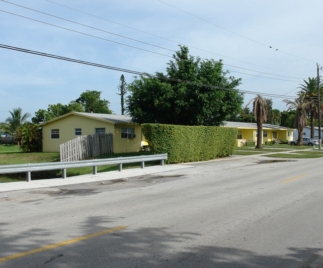 1715 NW 60th Ave in Fort Lauderdale, FL - Building Photo - Building Photo