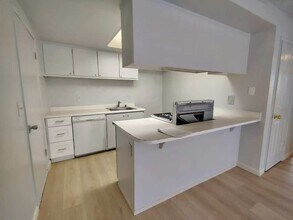 6608 Gold Run Ave in Sacramento, CA - Building Photo - Building Photo
