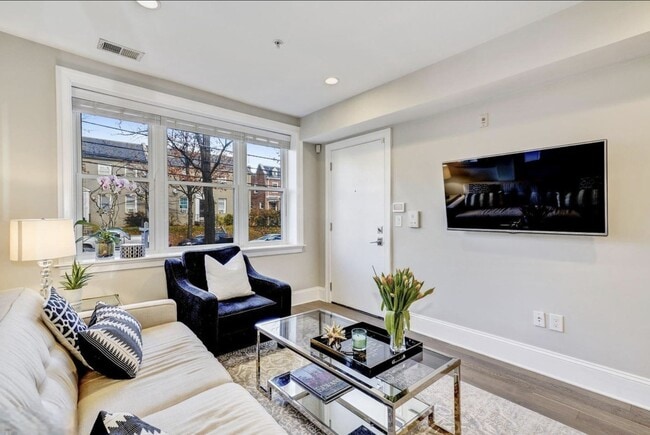 3918 W St NW in Washington, DC - Building Photo - Building Photo