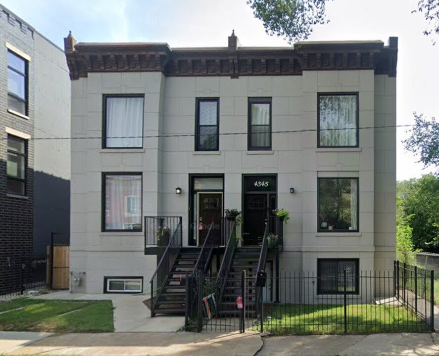 4345 S Berkeley Ave, Unit Garden in Chicago, IL - Building Photo