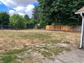 744 SE Cleveland Ave in McMinnville, OR - Building Photo - Building Photo