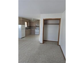 376 4th St E in Halstad, MN - Building Photo - Building Photo