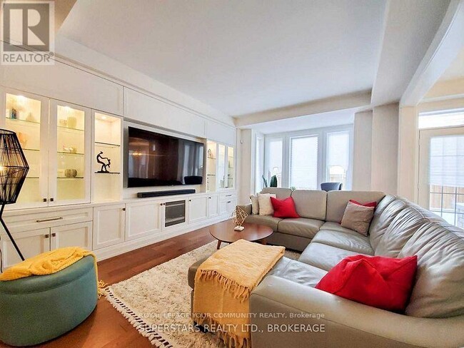 106 Walter English Dr in East Gwillimbury, ON - Building Photo - Building Photo