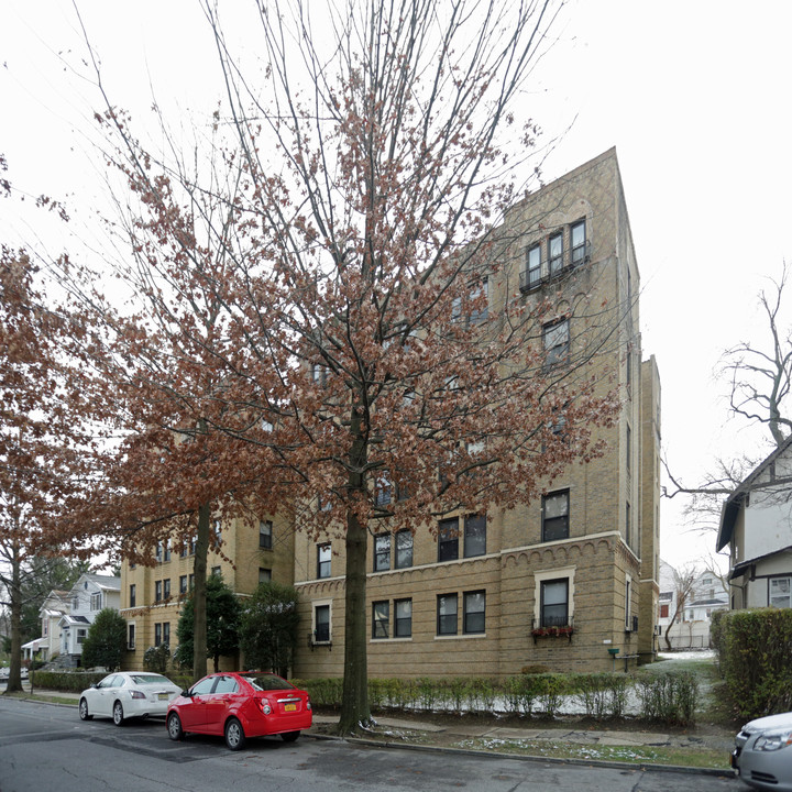 Hutchinson Gardens in Mount Vernon, NY - Building Photo