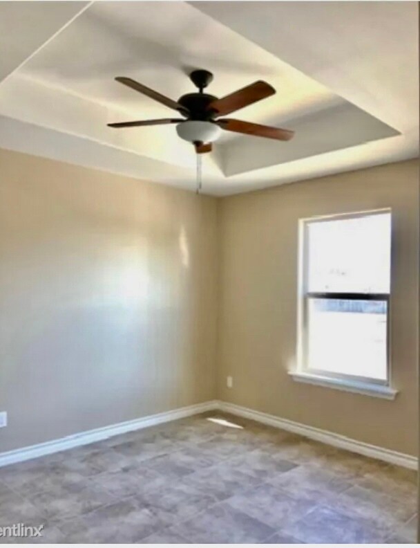 2021 Treasure Oaks Dr in Harlingen, TX - Building Photo - Building Photo