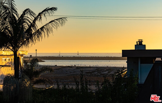 5317 Pacific Ave in Los Angeles, CA - Building Photo - Building Photo