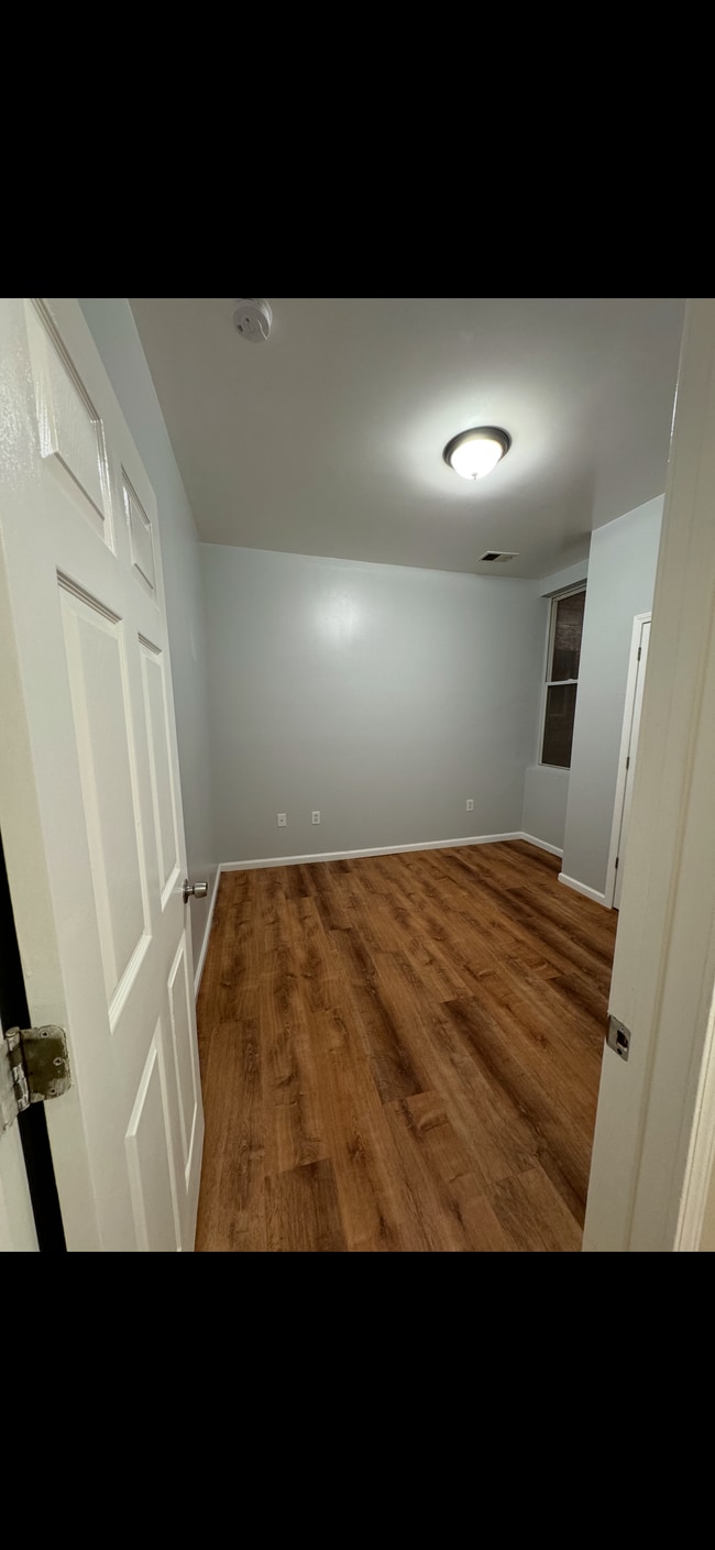 48 1/2 3rd St, Unit Floor 1 in Newark, NJ - Building Photo - Building Photo