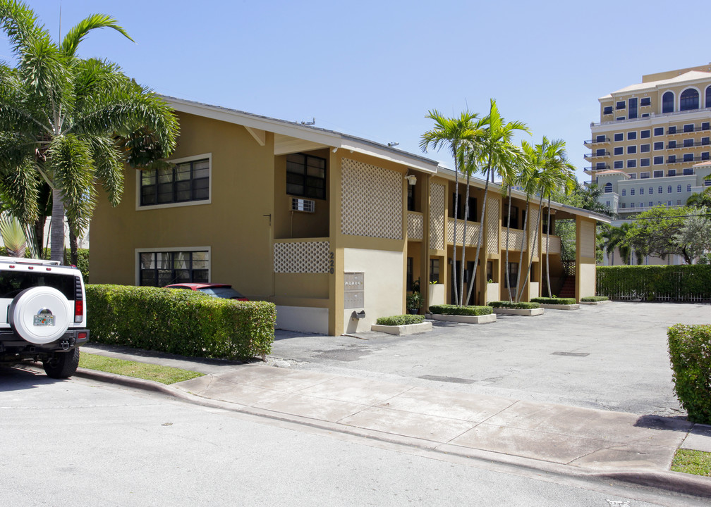 220 Madeira Ave in Coral Gables, FL - Foto de edificio