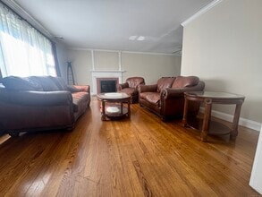 317 Weeping Willow Ln in Fairfield, CT - Building Photo - Building Photo