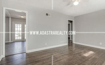 9004 E 52nd Terrace in Kansas City, MO - Building Photo - Building Photo