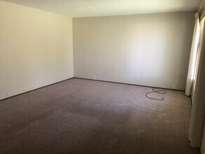 2266 Birchwood Ave in Eugene, OR - Building Photo - Building Photo