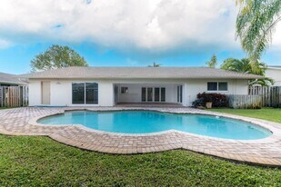 4695 Brandywine Dr in Boca Raton, FL - Building Photo