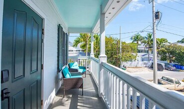 120 Angela St in Key West, FL - Foto de edificio - Building Photo