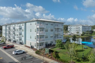 Surf Apartments in Atlantic Beach, FL - Foto de edificio - Building Photo