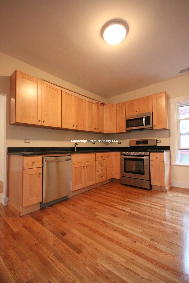 19 Prescott St, Unit 2 in Somerville, MA - Building Photo - Building Photo