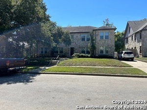 property at 224 E Rosewood Ave