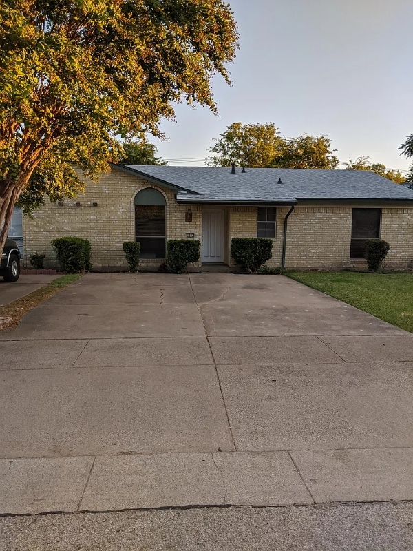 property at 1003 Plover Ln