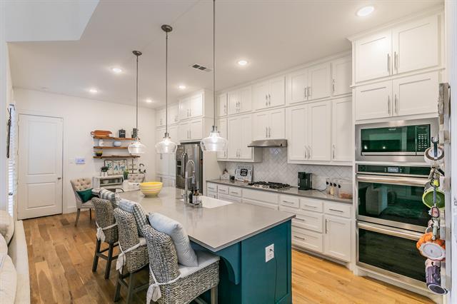 property at 2425 Longspur Dr