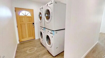 570 N Cambridge St in Orange, CA - Building Photo - Building Photo