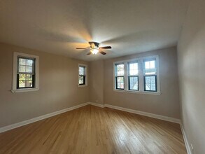 894 Green Bay Rd, Unit 894A-11 in Winnetka, IL - Building Photo - Building Photo