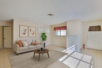 11507 Valencia Dr in Seffner, FL - Building Photo - Building Photo