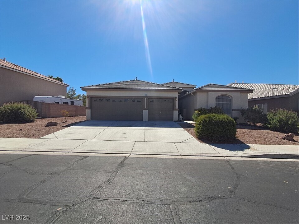 2642 Sunday Grace Dr in Henderson, NV - Building Photo