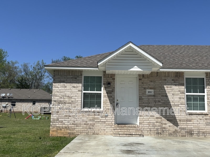 101 Perciful St in Roland, OK - Building Photo