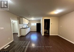 303 Moffat St in Orillia, ON - Building Photo - Building Photo