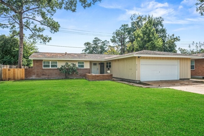 9779 Westview Dr in Houston, TX - Building Photo - Building Photo