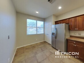 5947 Varese Dr in Las Vegas, NV - Foto de edificio - Building Photo