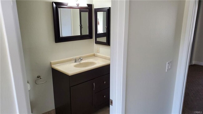 property at 1910 W Palmyra Ave