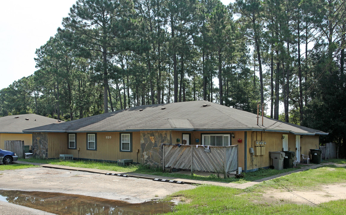 320 Crow Rd in Pensacola, FL - Building Photo