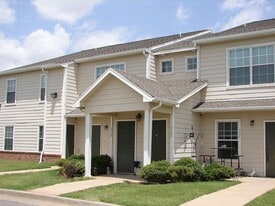 Pheasant Run Apartments in Enid, OK - Building Photo