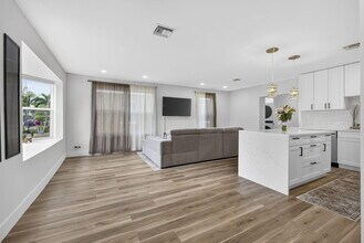 701 37th St in West Palm Beach, FL - Building Photo - Building Photo