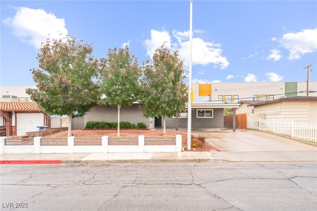 2905 Kings Way in Las Vegas, NV - Building Photo