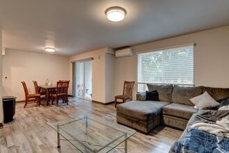 1621 SW Mulberry Pl in Oak Harbor, WA - Building Photo - Building Photo