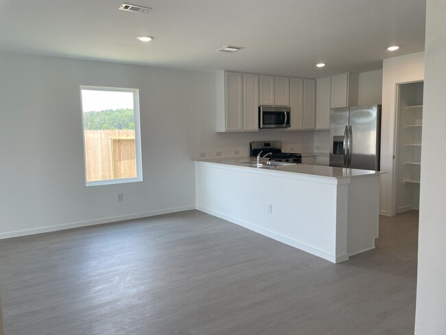 25665 Rose Creek Dr in Cleveland, TX - Building Photo - Building Photo