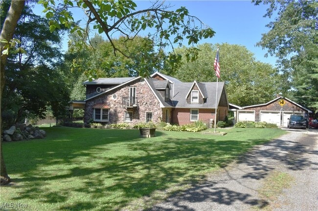 2071 Dewey Rd in Ashtabula, OH - Building Photo - Building Photo