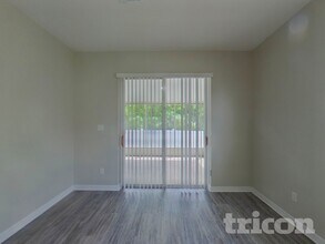 1720 Mountclair Ct in Mount Dora, FL - Foto de edificio - Building Photo