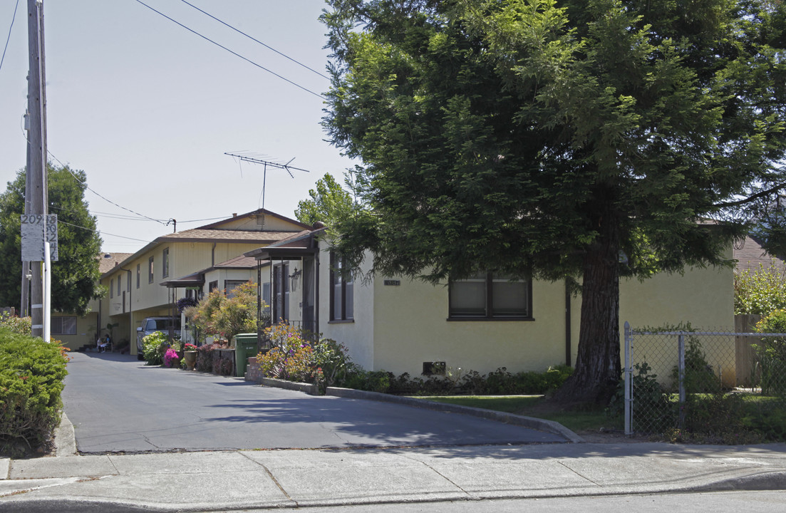 20948-20956 Chester St in Castro Valley, CA - Building Photo