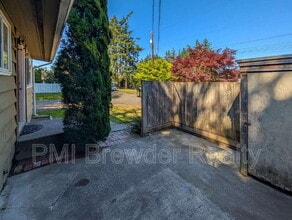 525 Madison St in Everett, WA - Building Photo - Building Photo
