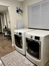 689 N Starcrest Dr, Unit Downstairs Apartment in Salt Lake City, UT - Building Photo - Building Photo