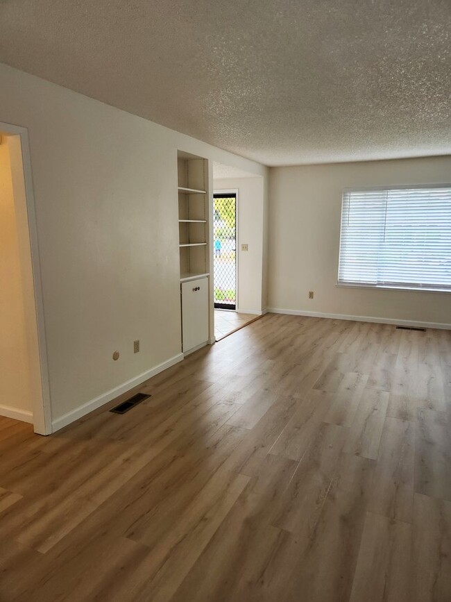 6523 Meadowridge Dr in Santa Rosa, CA - Building Photo - Building Photo
