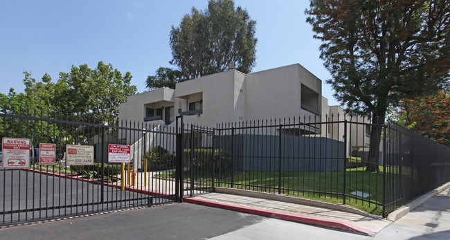 Mountain Shadows in West Covina, CA - Foto de edificio - Building Photo