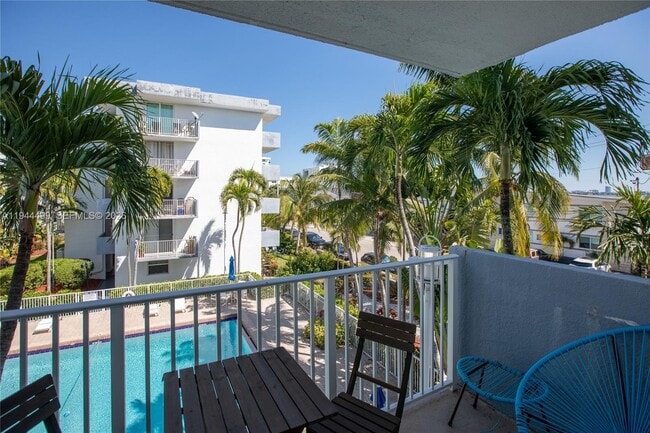 1801 S Treasure Dr in North Bay Village, FL - Building Photo - Building Photo